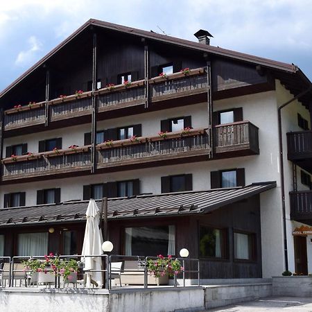 Hotel Ferrari Pinzolo Bagian luar foto