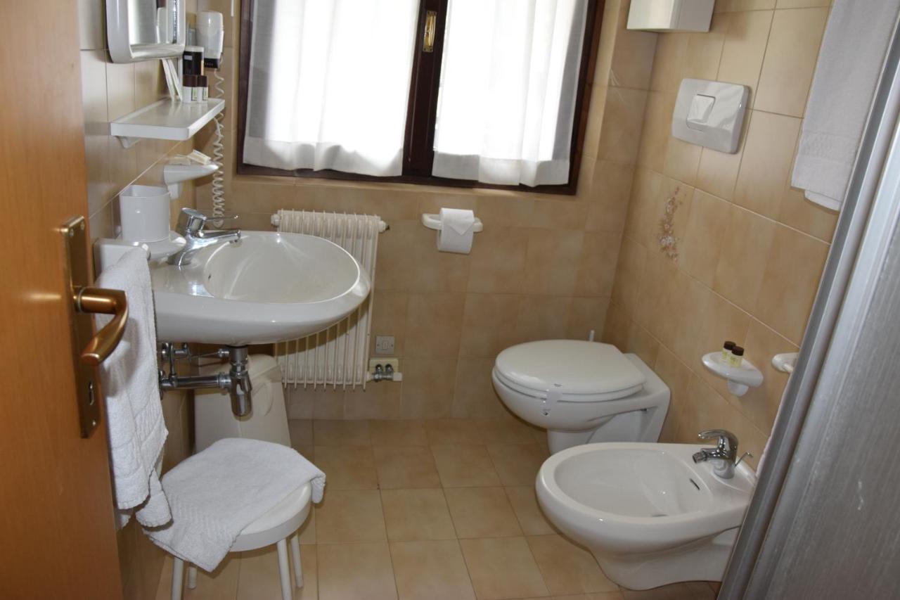 Hotel Ferrari Pinzolo Bagian luar foto