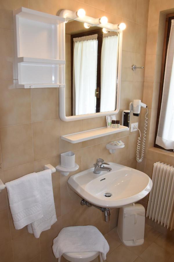 Hotel Ferrari Pinzolo Bagian luar foto