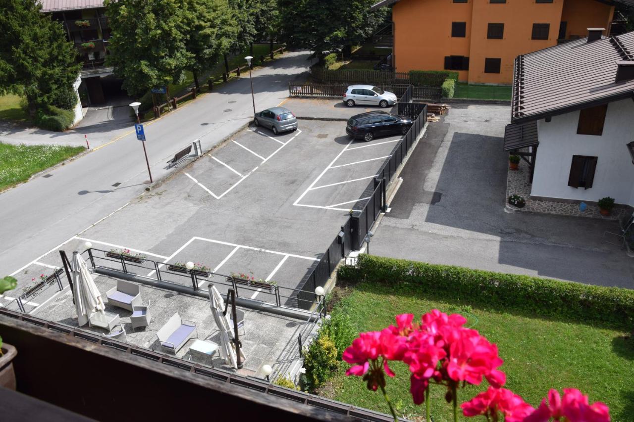 Hotel Ferrari Pinzolo Bagian luar foto