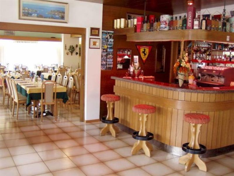 Hotel Ferrari Pinzolo Bagian luar foto