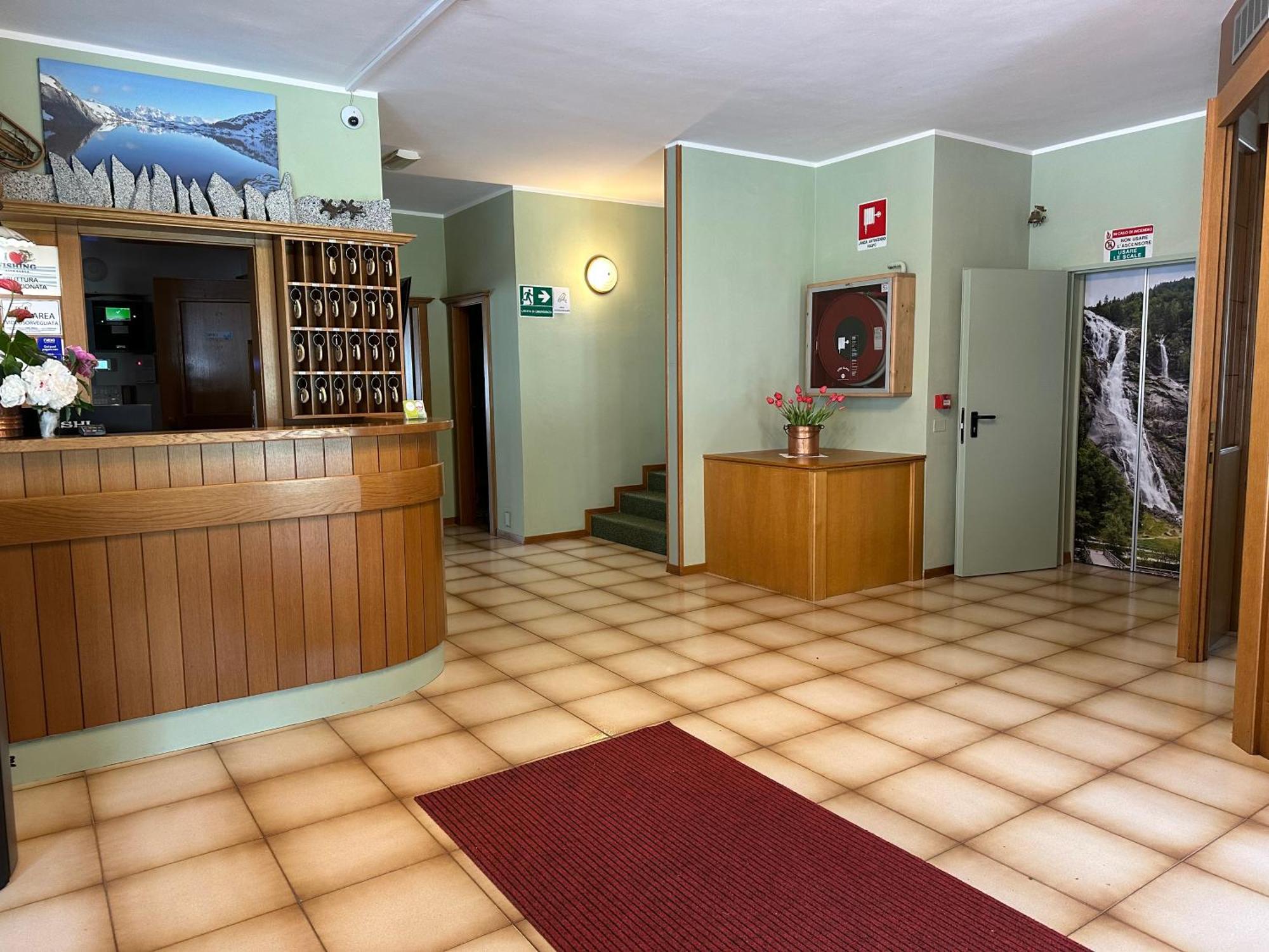 Hotel Ferrari Pinzolo Bagian luar foto