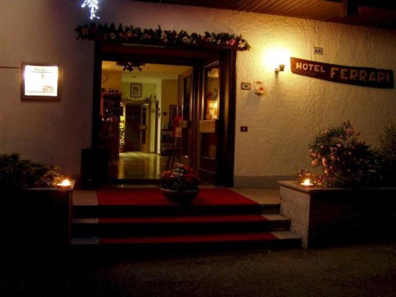 Hotel Ferrari Pinzolo Bagian luar foto